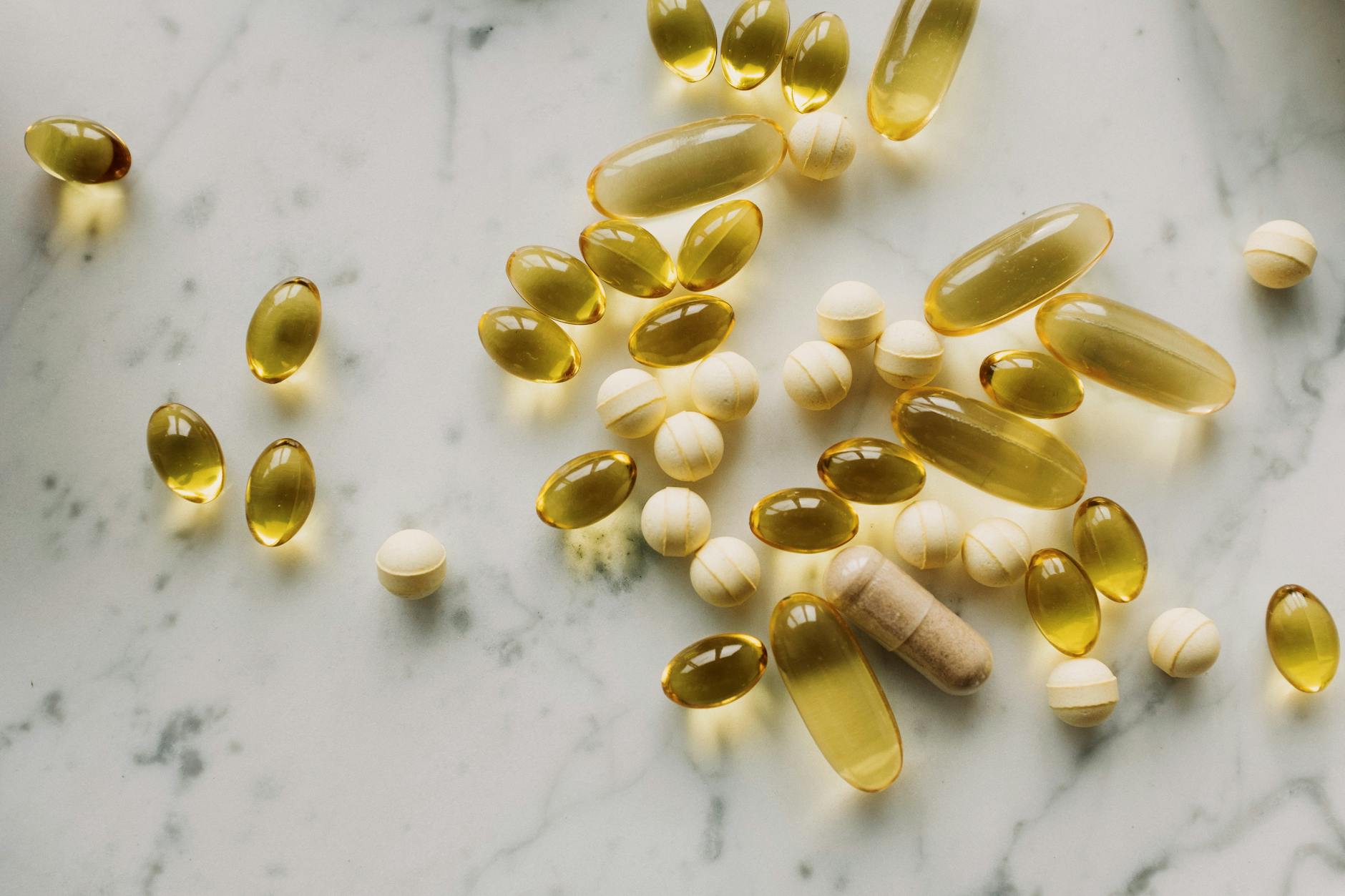 Infografik manfaat vitamin D3 untuk kesehatan tulang, imun, serta dosis harian yang direkomendasikan