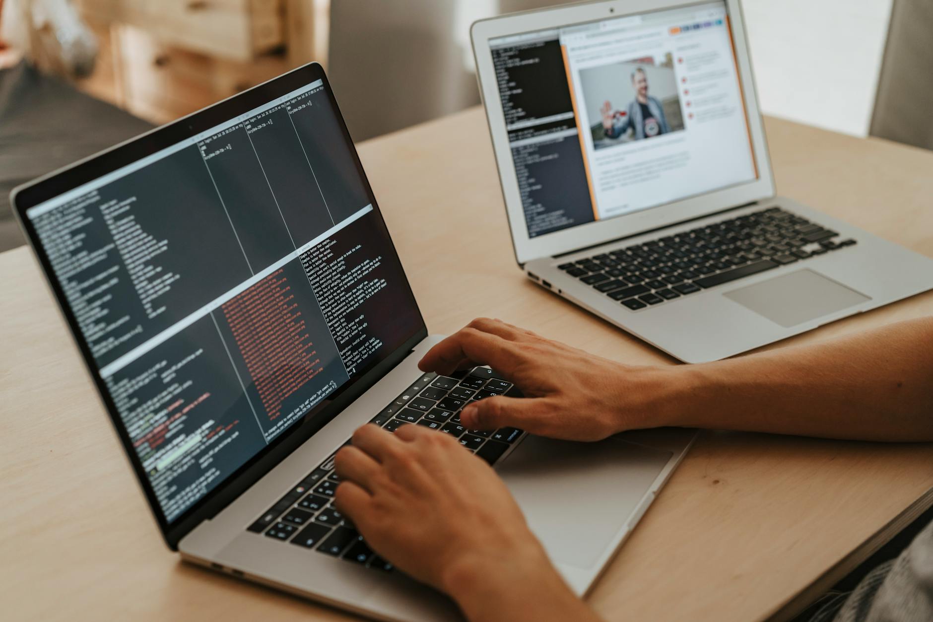 Perbandingan fitur, harga, dan ulasan utama software HR untuk membantu perusahaan memilih solusi terbaik