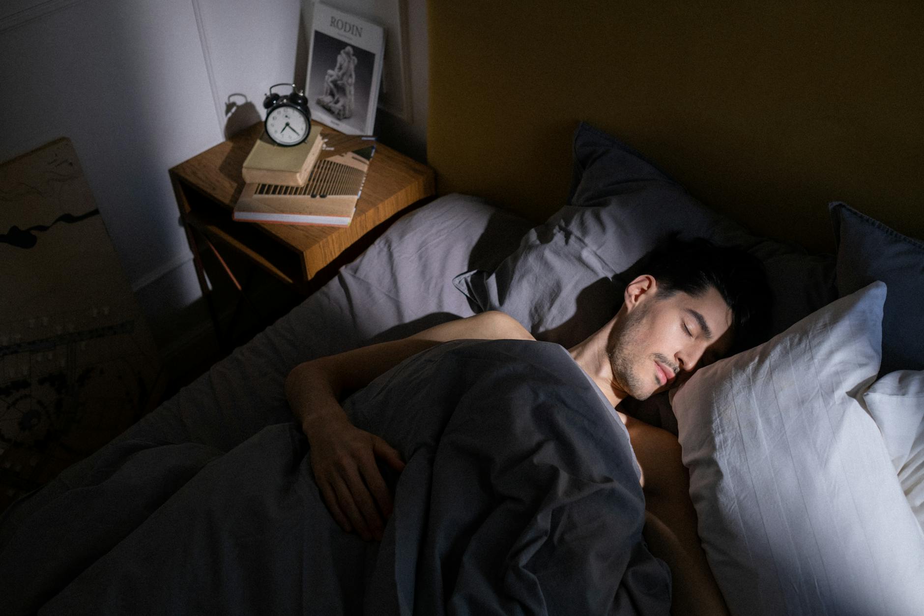 Tips praktis cara tidur lebih cepat dan berkualitas untuk bangun segar setiap pagi